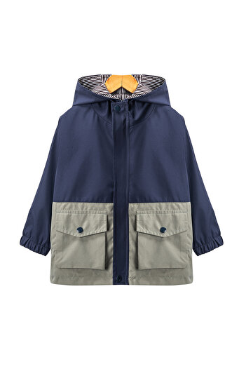 TRENDYOLKIDS Marineblaue Regenmanteljacke mit Kapuze und wasserabweisendem Block – TKDAW25CE00000