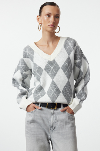 Trendyol Collection Ecru Soft Textured Diamond Knitwear Sweater Twoaw25Kz00200