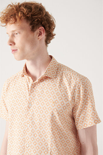Avva Men's Orange Geometric Printed Short Sleeve Cotton Shirt A21y2095
