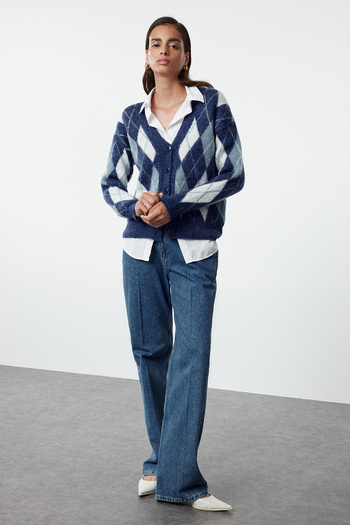 Trendyol Collection Dark Blue V-Neck Soft Textured Plaid Pattern Knitwear Cardigan Twoaw25Hi00276