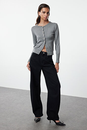 Trendyol Collection Czarne jeansy z wysokim stanem i luźnym krojem TWOAW25JE00130