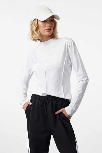 Trendyol Collection Λευκό αθλητικό πλεκτό μπλουζάκι με μικροραφές και λεπτομέρεια ανακλαστήρα - THMAW25BZ00004