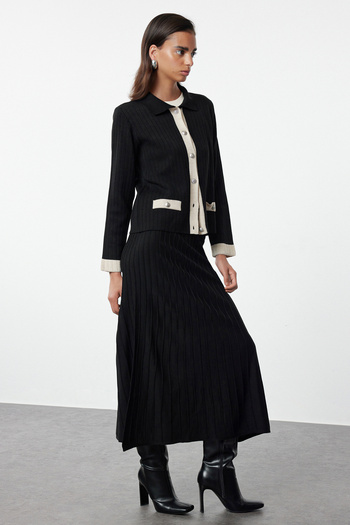Trendyol Modest Pleated Black Knitwear Set - Lower & Upper TCTAW25US00036