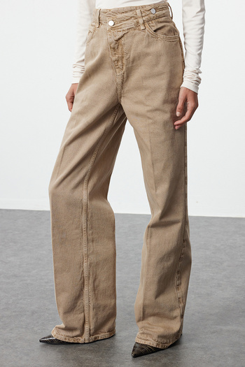 Trendyol Collection High Waist Beige Wide Leg Jeans - Asymmetrical Closure, Iron Trace Twoaw25je00304