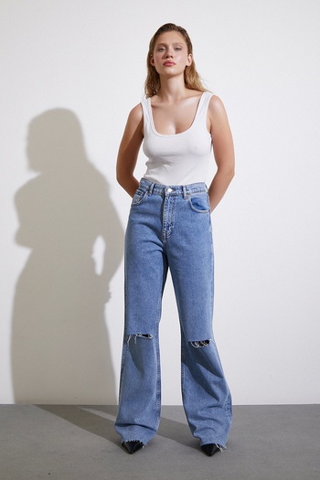 Never more Blue Cut-Off Leg Jeans - Ripped Detail