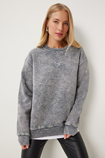 Happiness İstanbul Heart Embroidered Anthracite Knitted Sweatshirt - NJ00158