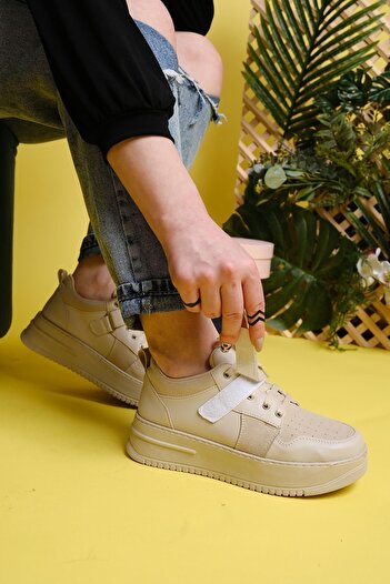 Oksit Fallon Banded Lace Up Thick Sole Air Women's Sneaker