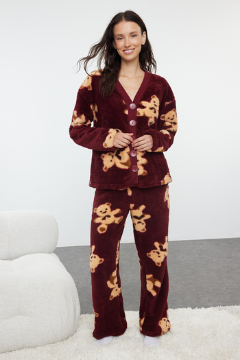 Trendyol Collection Wellsoft Winter-Strick-Pyjama-Set mit Teddybär in Burgunderrot THMAW25PT00055