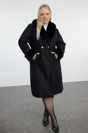 Trendyol Curve Black Wool Blend Stamp Coat with Fur Collar and Sleeve Detail - TBBAW25DD00009