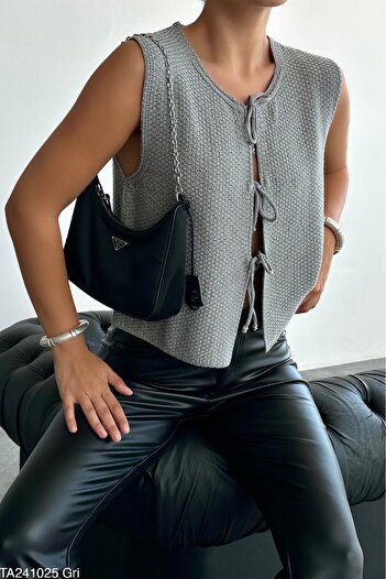 Laluvia Gray Knitwear Sweater with Crew Neck and Lace Detail