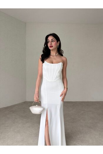 Afiş Butik Beyaz Korseli Straplez Yırtmaçlı Uzun Şık Elbise