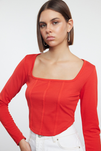 Trendyol Collection Red Square Collar Crop Interlock Blouse - Piping Detail, Fitted TWOAW23BZ00151