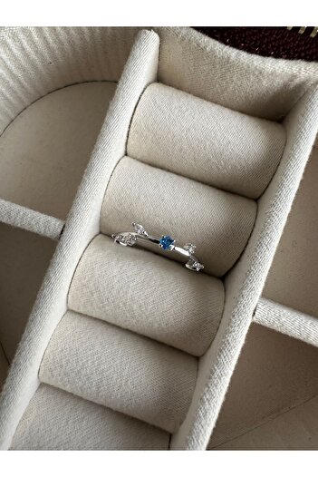 ringbox Silver Colored Blue Stone Crispy Ring