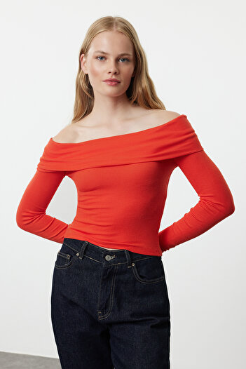 Trendyol Collection Stretchy Red Carmen Collar Short Blouse - TWOAW25BZ00008