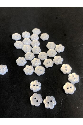 aensia Pearlescent White Daisy Flower Model Baby Size Polyester Button 18 Size Buttons - Pack of 10 Buttons