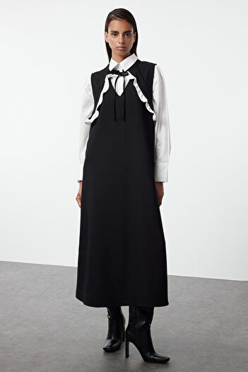 Trendyol Modest Υφαντό Μαύρο Φόρεμα - Λεπτομέρεια γιακά, TCTAW25EB00072