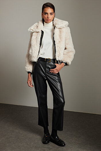 Trendyol Collection Oversize kabát z umělé kůže Ecru Fur Bomber Coat - Twoaw25Mo00152