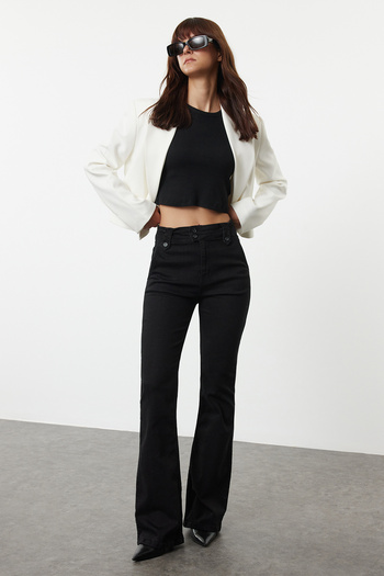 Trendyol Collection Černé džíny s vysokým pasem - Detailní pas TWOAW25JE00183