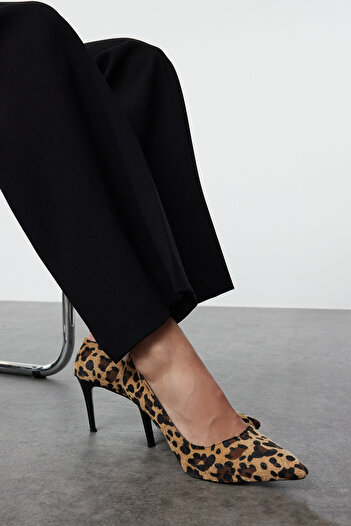 TRENDYOL SHOES Vícebarevné leopardí dámské hnědé klasické boty na tenkém podpatku Takaw25To00018