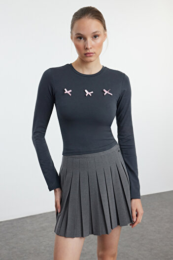 Trendyol Collection Πλεκτή μπλούζα ανθρακί Crop - Λεπτομέρεια φιόγκου, κοντή λεπτή εφαρμογή TWOAW25BZ00150