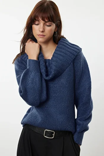 Trendyol Collection Pulover din tricotaj cu guler din dantelă Indigo - Potrivire largă, textura moale TWOAW25KZ00052