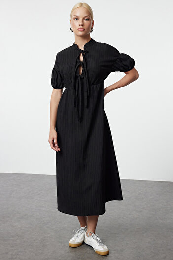 Trendyol Collection Maxi délka černé šaty s mašlí - TWOSS24EL01130