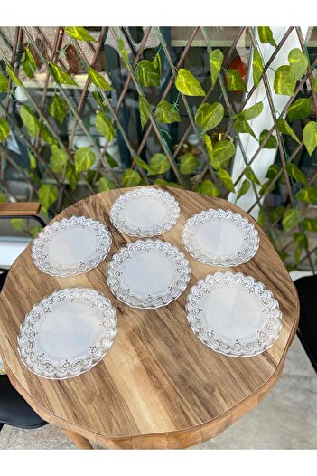 GÜRCÜGLASS Stylish Plate with Lace Detail