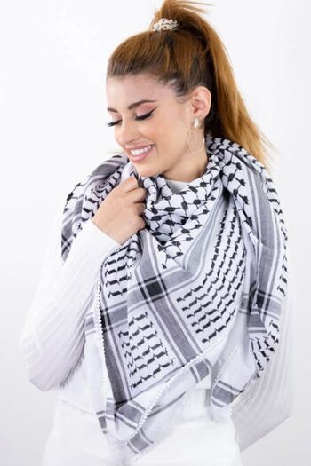 İSTANBULSTYLEMODA Μαύρο και άσπρο τετράγωνο πουφέ - ύφασμα κασμίρ του Ντουμπάι, μοντέλο 130x130