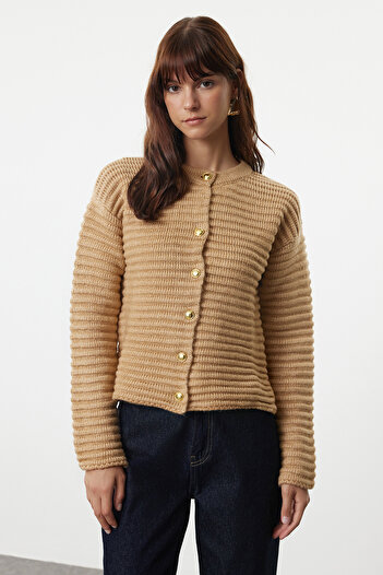 Trendyol Collection Cardigan s velbloudím výstřihem a výstřihem – vzhled bundy, texturované Twoaw25Hi00141