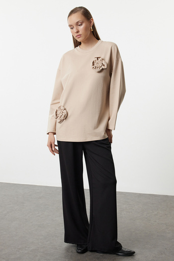 Trendyol Modest Πλεκτό τουνίκ Μπεζ με λεπτομέρεια τριαντάφυλλο - TCTAW25UK00007