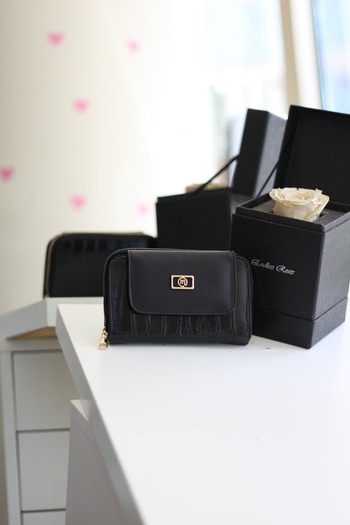 Moom Bag Black Crocodile Texture - Women's Wallet with Gold Logo Card Holder