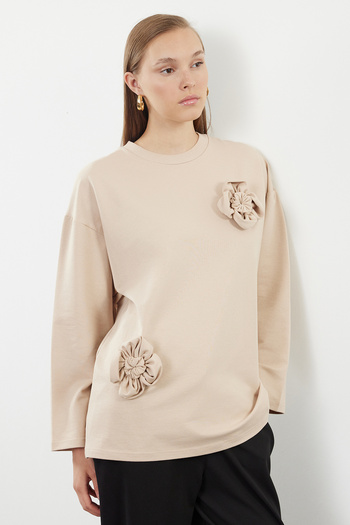 Trendyol Modest Πλεκτό τουνίκ Μπεζ με λεπτομέρεια τριαντάφυλλο - TCTAW25UK00007