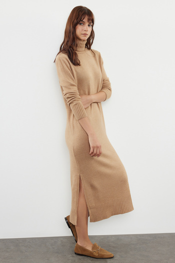 Trendyol Collection Camel Midi Wide Fit Πλεκτό Φόρεμα με απαλή υφή TWOAW24EL00034