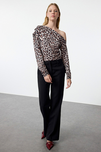 Trendyol Collection leoparD Print Strečová pletená halenka - splývavý límec, vícebarevná TWOAW21BZ1383