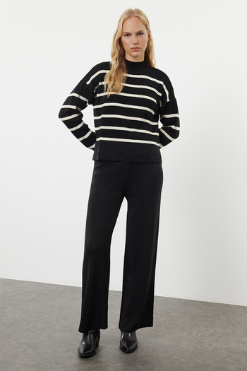 Trendyol Collection Set de tricotaje cu dungi negre, pantaloni, jos-sus TWOAW24AU00045
