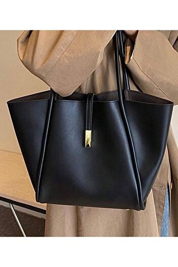 Katusa Women's Black Puppy Metal Buckle Detailed Shoulder Bag