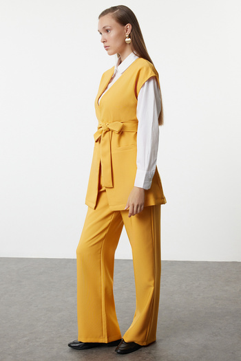 Trendyol Modest Mustár krepp szőtt készlet - alsó és felső készlet TCTAW25US00102