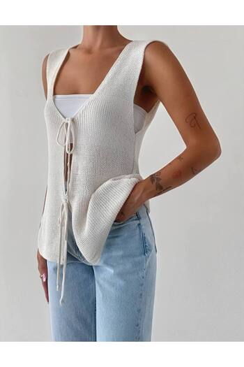 My Blog Lange, ecrufarbene Strickweste – ärmellos und mit zwei Schnürsenkeln