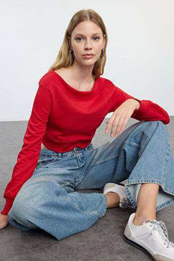 Trendyol Collection Red Crop kötött pulóver - csónaknyakú, normál szabású TWOAW25sw00036