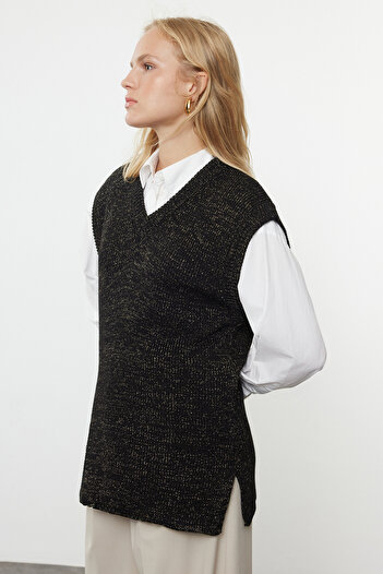 Trendyol Collection V-Neck Black Knitwear Sweater - TWOAW25SV00018