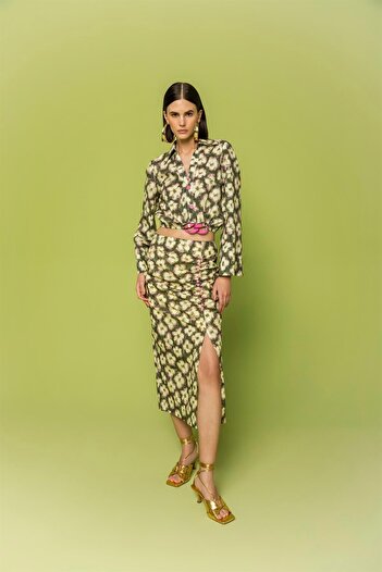 KAMEYA Flare Crop Blouse with Sleeves