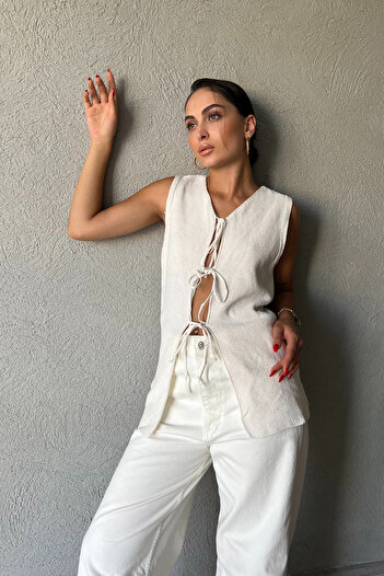 Seda Yalçın Atelier Трикотажний жилет кольору екрю - дизайн з шнурівкою