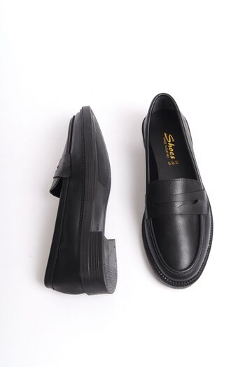 Shoesers Прості та вузькі жіночі мокасини Stradi в стрічку