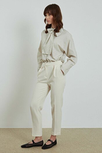 Hooopstore Cream Colored Iron Trace Carrot Cut Trousers