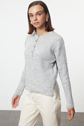 Trendyol Collection Pulover din tricotaje moale gri - Potrivire largă, mai sustenabil TWOAW25KZ00309