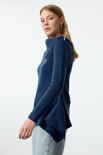 Trendyol Collection Pulover din tricotaje indigo cu guler asimetric - Fermoar TWOAW25KZ00066