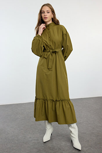 Trendyol Modest Bavlněné khaki dvouřadé šaty – detail šněrování TCTAW25EB00104