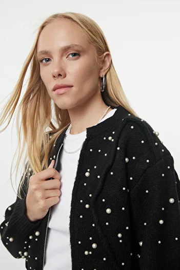 Trendyol Collection Vyšívaný pletený svetr na zip s měkkým texturovaným kamenem - Twoaw25Hi00168