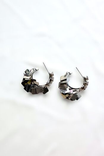 PETEK AKSESUAR PULLU ZİRKON TAŞLI SALLANTILI SHAKİRA  KÜPE 2 Cm.