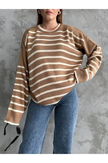ZF BUTİK Strickpullover – gestreiftes Design